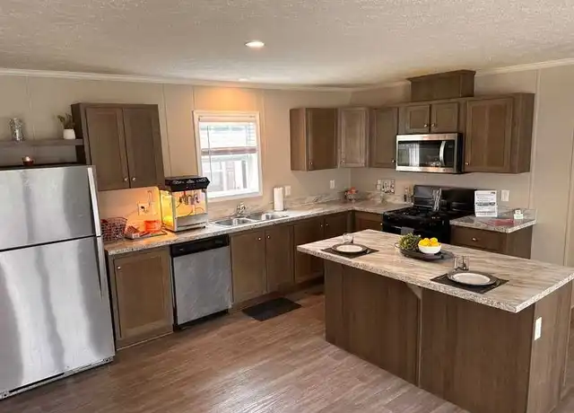 Property at 330 Mosswood Ln Unit 330, Iowa City, IA, 52246, 4 beds, 2 baths, [object Object]