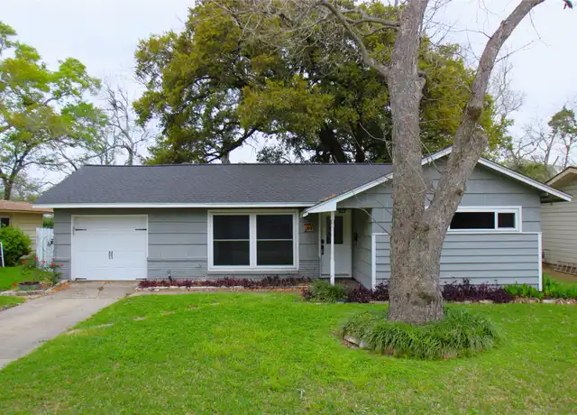 Property at 107 Palm Ln, Lake Jackson, TX, 77566, 4 beds, 2 baths, [object Object]
