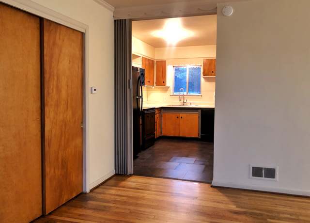 Photo of 3832 Riverside Dr Unit c, Upper Arlington, OH 43220