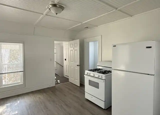 Property at 1210 S 9th St Unit 3, Manitowoc, WI, 54220, 2 beds, 1 bath, [object Object]
