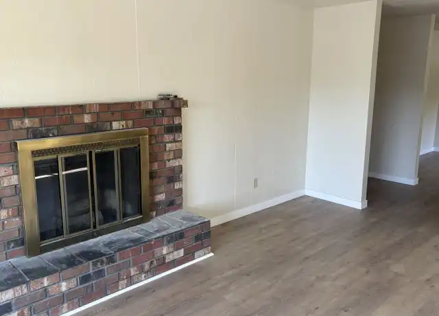 Property at 1188 NE Lincoln St, Roseburg, OR, 97470, 4 beds, 2 baths, [object Object]