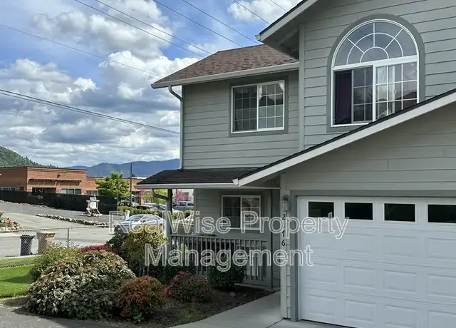 Property at 2176 NW Hawthorne Ave, Grants Pass, OR, 97526, 2 beds, 1.5 baths, [object Object]