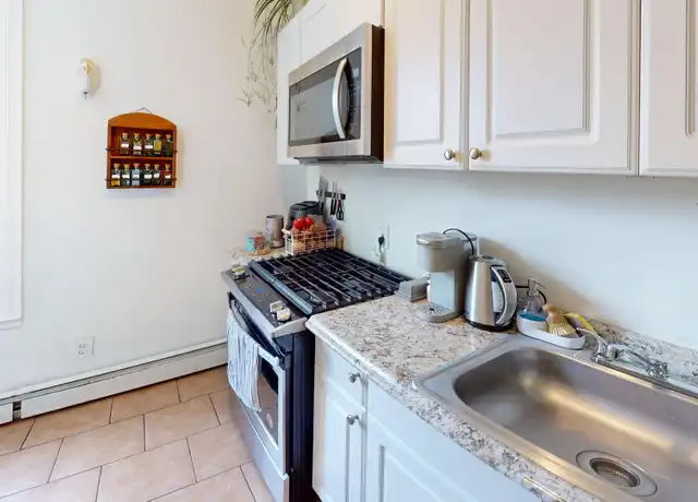 Property at 256 Edwards St Unit 1, New Haven, CT, 06511, 3 beds, 1 bath, [object Object]