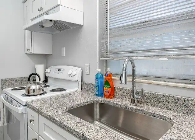 Property at 13110 Leisurewood Pl Unit 102, Tampa, FL, 33612, 1 bed, 1 bath, [object Object]