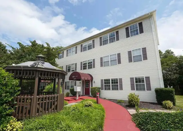 Property at Hawthorn Apartments - 1324 N Main St, Blacksburg, VA, 24060, 2 beds, 1 bath, [object Object]