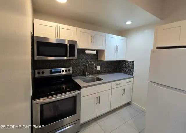 Property at 584 Main St, Stroudsburg, PA, 18360, 4 beds, 1 bath, [object Object]
