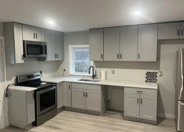 Property at 54 Franklin St, Somersworth, NH, 03878, 4 beds, 1 bath, [object Object]
