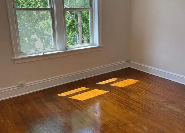 Property at 214 Chicago Ave Unit 3, Oak Park, IL, 60302, 3 beds, 1 bath, [object Object]