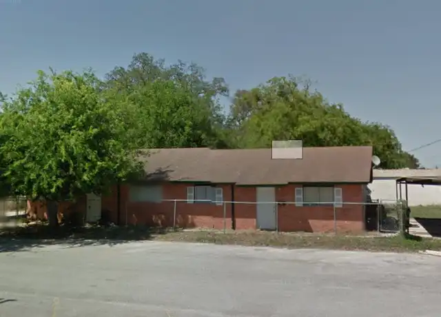 Property at 1105 N Main St Unit A, Pleasanton, TX, 78064, 1 bed, 1 bath, [object Object]