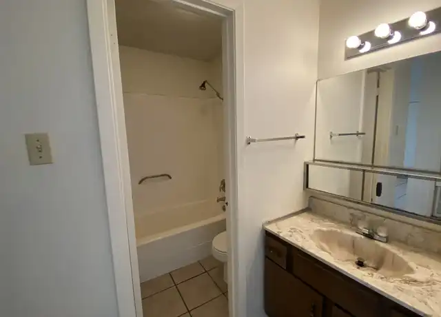 Property at 1105 N Main St Unit A, Pleasanton, TX, 78064, 1 bed, 1 bath, [object Object]