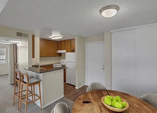 Property at 4200 Paradise Rd, Las Vegas, NV, 89169, 2 beds, 1-2 bath, [object Object]