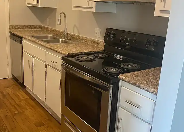 Property at Oakleaf Apartments - 602 Elkton St, Athens, AL, 35611, 1 bed, 1 bath, [object Object]