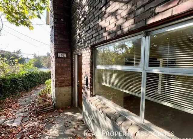 Property at 2403 W Lynn St, Seattle, WA, 98199, 2 beds, 1 bath, [object Object]