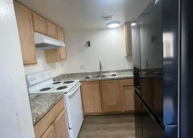 Property at 2666 N 43rd Ave Unit D, Phoenix, AZ, 85009, 3 beds, 1 bath, [object Object]