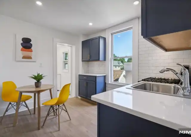 Property at 86 Maple Ave Unit 2, Montclair, NJ, 07042, 5 beds, 2 baths, [object Object]