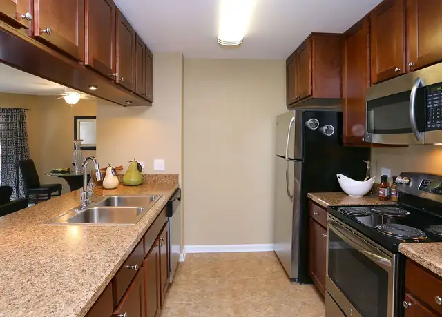 Photo of 1417 Valley Lake Dr, Schaumburg, IL 60195