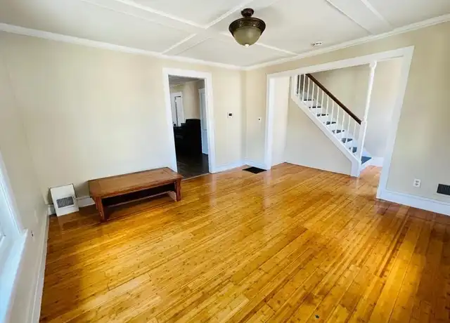 Property at 58 Jackson St Unit 2, Haverhill, MA, 01832, 5 beds, 1 bath, [object Object]