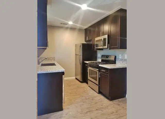 Photo of 1155 W Center St, Manteca, CA 95337
