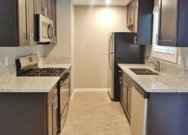 Photo of 1155 W Center St, Manteca, CA 95337