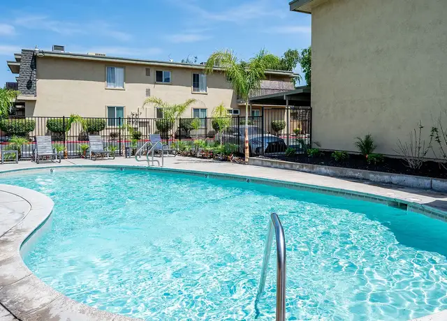 Photo of 1155 W Center St, Manteca, CA 95337