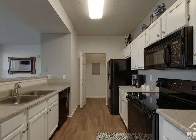 Property at La Crosse Apartments - 3650 N Woodlawn Blvd, Wichita, KS, 67220, 1 bed, 1 bath, [object Object]