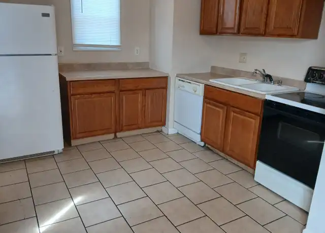 Property at 709 S Poplar St, Carbondale, IL, 62901, 1 bed, 1 bath, [object Object]