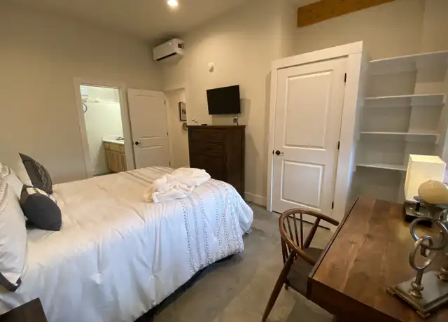 Property at 525 N College Ave Unit C102, Fayetteville, AR, 72701, 2 beds, 2 baths, [object Object]