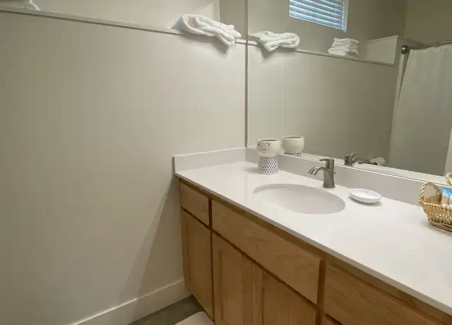 Property at 525 N College Ave Unit C102, Fayetteville, AR, 72701, 2 beds, 2 baths, [object Object]