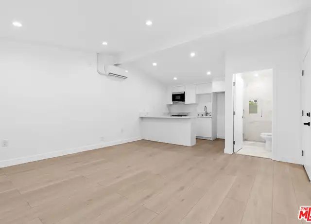 Property at 10943 Christine Way, Tujunga, CA, 91042, 1 bed, 1 bath, [object Object]