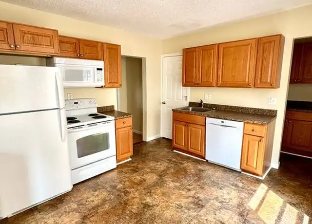 Property at 15 Casimir St Unit 2, Westfield, MA, 01085, 3 beds, 1 bath, [object Object]