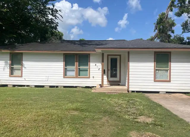 Property at 812 Old Angleton Rd, Clute, TX, 77531, 4 beds, 2 baths, [object Object]