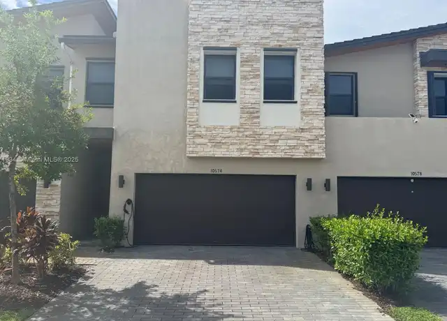 Property at 10574 NW 81st Ter, Doral, FL, 33178, 4 beds, 3.5 baths, [object Object]