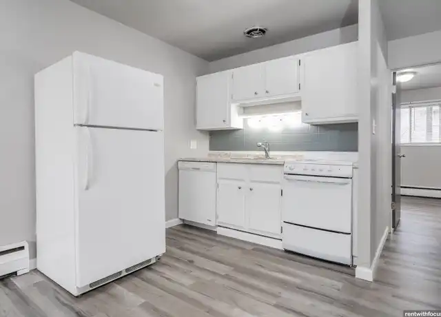 Property at 1004 Main St Unit 1, Neenah, WI, 54956, 1 bed, 1 bath, [object Object]