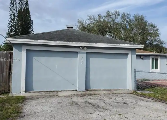 Property at 2124 Scott St, Hollywood, FL, 33020, 1 bed, 1 bath, [object Object]