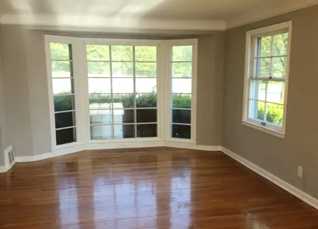 Property at 948 Richmond Rd, Cleveland, OH, 44124, 3 beds, 1 bath, [object Object]