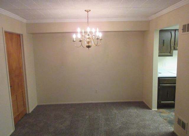 Photo of 18447 University Park Dr, Livonia, MI 48152