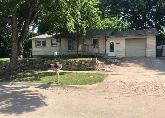 Property at 2011 Tecumseh Rd Unit A, Manhattan, KS, 66502, 3 beds, 1 bath, [object Object]