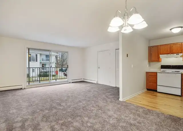 Property at Rolling Green Apartments - 257 N State Rd, Springfield, PA, 19064, 2-3 beds, 1.5-2 baths, [object Object]
