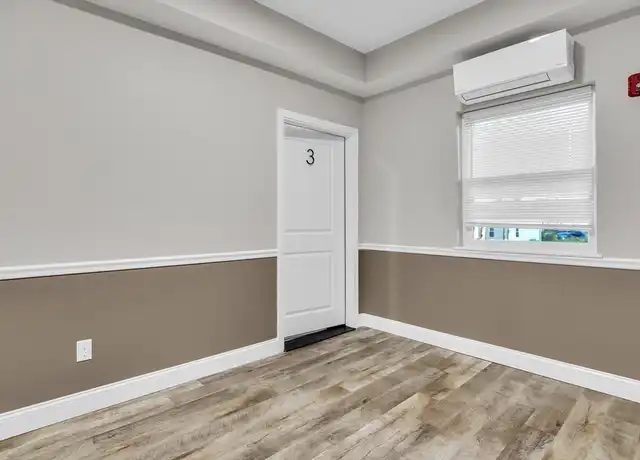 Property at 70 Court St Unit 3, Westfield, MA, 01085, 2 beds, 1 bath, [object Object]