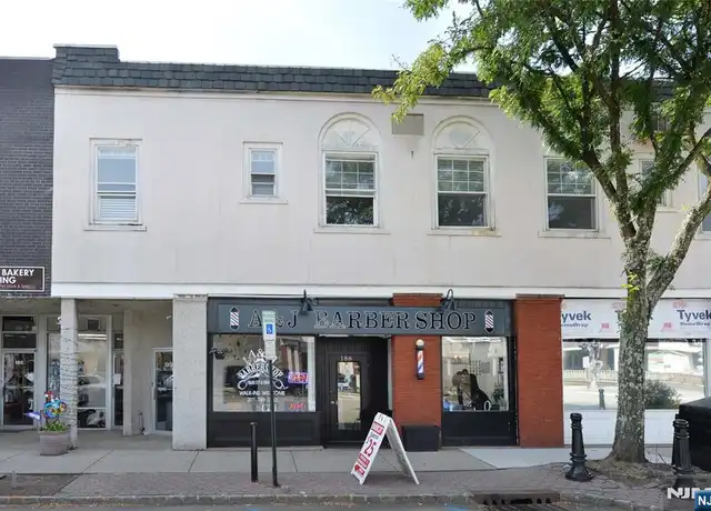 Property at 7 Main St Unit 2B, Glen Rock, NJ, 07452, 5 beds, 2 baths, [object Object]