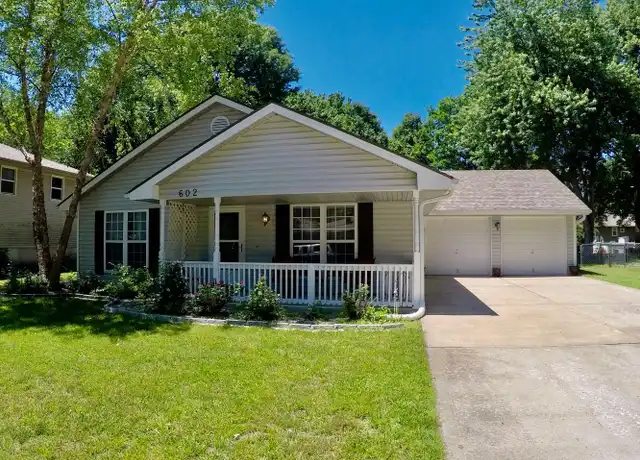 Property at 602 Hamblen Rd, Greenwood, MO, 64034, 3 beds, 2 baths, [object Object]