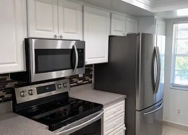 Property at 905 Southridge Rd, Delray Beach, FL, 33444, 2 beds, 2 baths, [object Object]