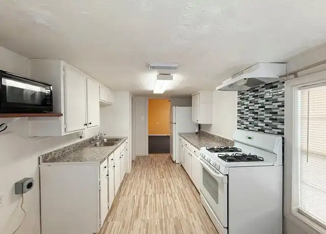Property at 723 W 27th St, Houston, TX, 77008, 1 bed, 1 bath, [object Object]