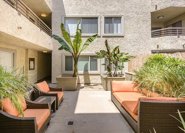 Property at Franklin Plaza - 7230 Franklin Ave, Los Angeles, CA, 90046, 1-2 bed, 1 bath, [object Object]