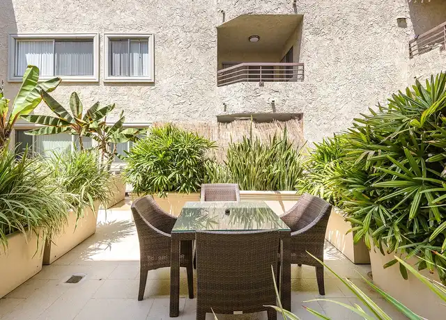 Property at Franklin Plaza - 7230 Franklin Ave, Los Angeles, CA, 90046, 1-2 bed, 1 bath, [object Object]
