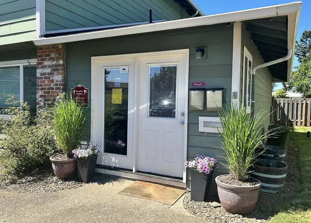 Photo of 1208 Linn Ave, Oregon City, OR 97045
