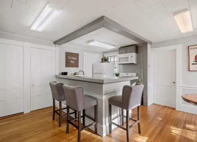 Property at 21 Portsmouth Ave, Exeter, NH, 03833, 2 beds, 1 bath, [object Object]