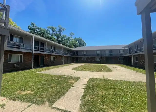 Property at Two Bedrooms in South Toledo - 3917 Airport Hwy, Toledo, OH, 43615, 2 beds, 1 bath, [object Object]