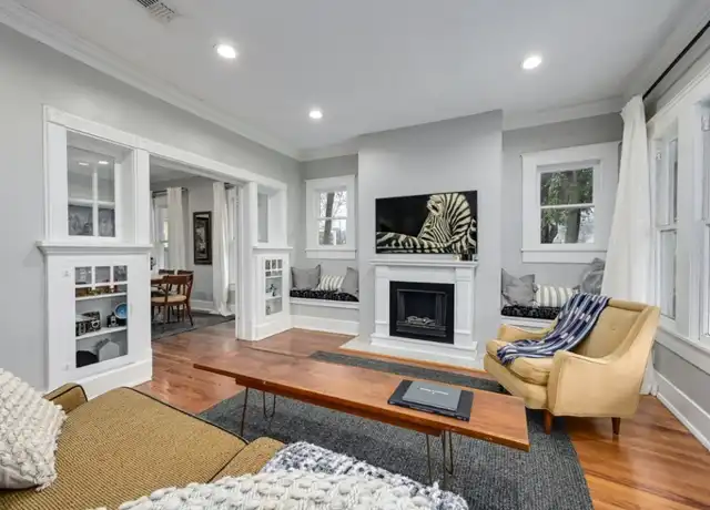 Property at 2009 Kinney Ave, Austin, TX, 78704, 2 beds, 2 baths, [object Object]