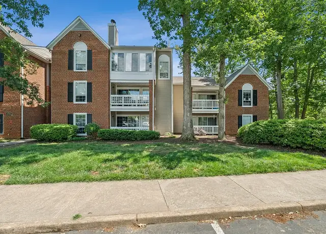 Photo of 2024 Timbers Hill Rd, North Chesterfield, VA 23235